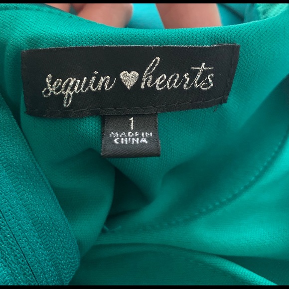 Satin Homecoming/prom dress. Size 1. Emerald green - Picture 3 of 4